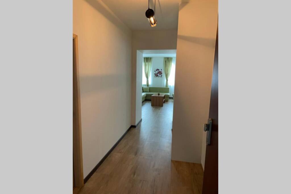 Newly Renovated 2 Rooms Apartment Downtown Nitra Ngoại thất bức ảnh