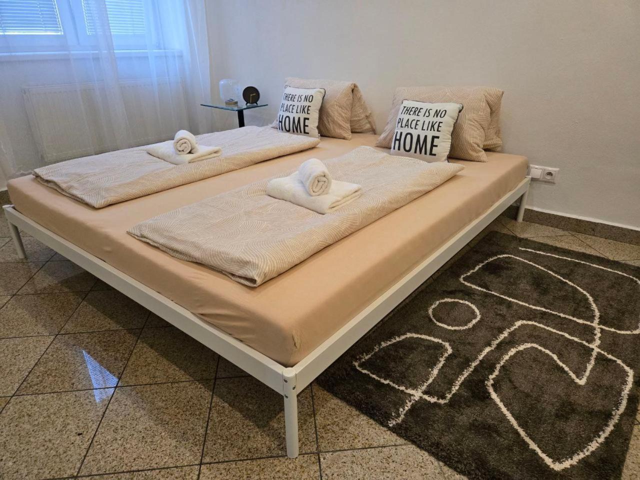 Newly Renovated 2 Rooms Apartment Downtown Nitra Ngoại thất bức ảnh